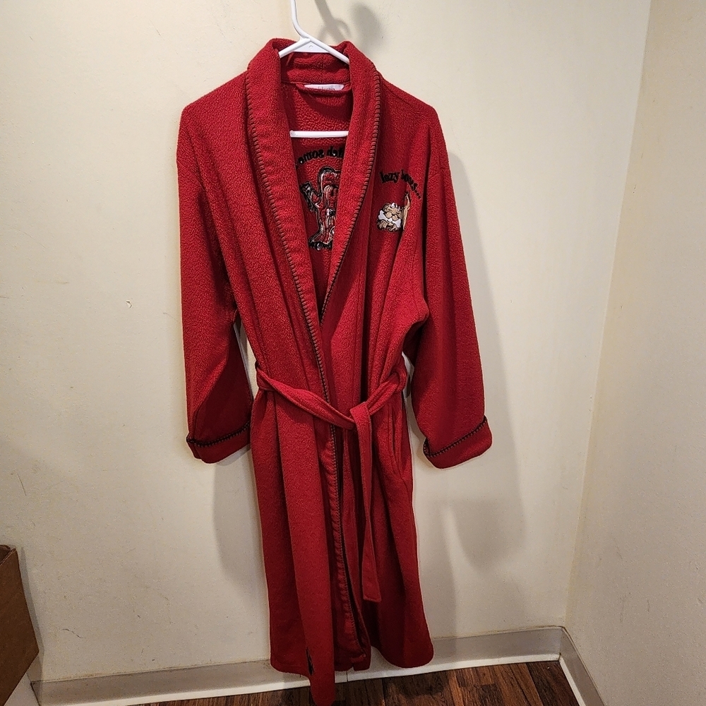 Delicates Red Long Cozy Robe with Embroidered Dog theme - Picture 4 of 15
